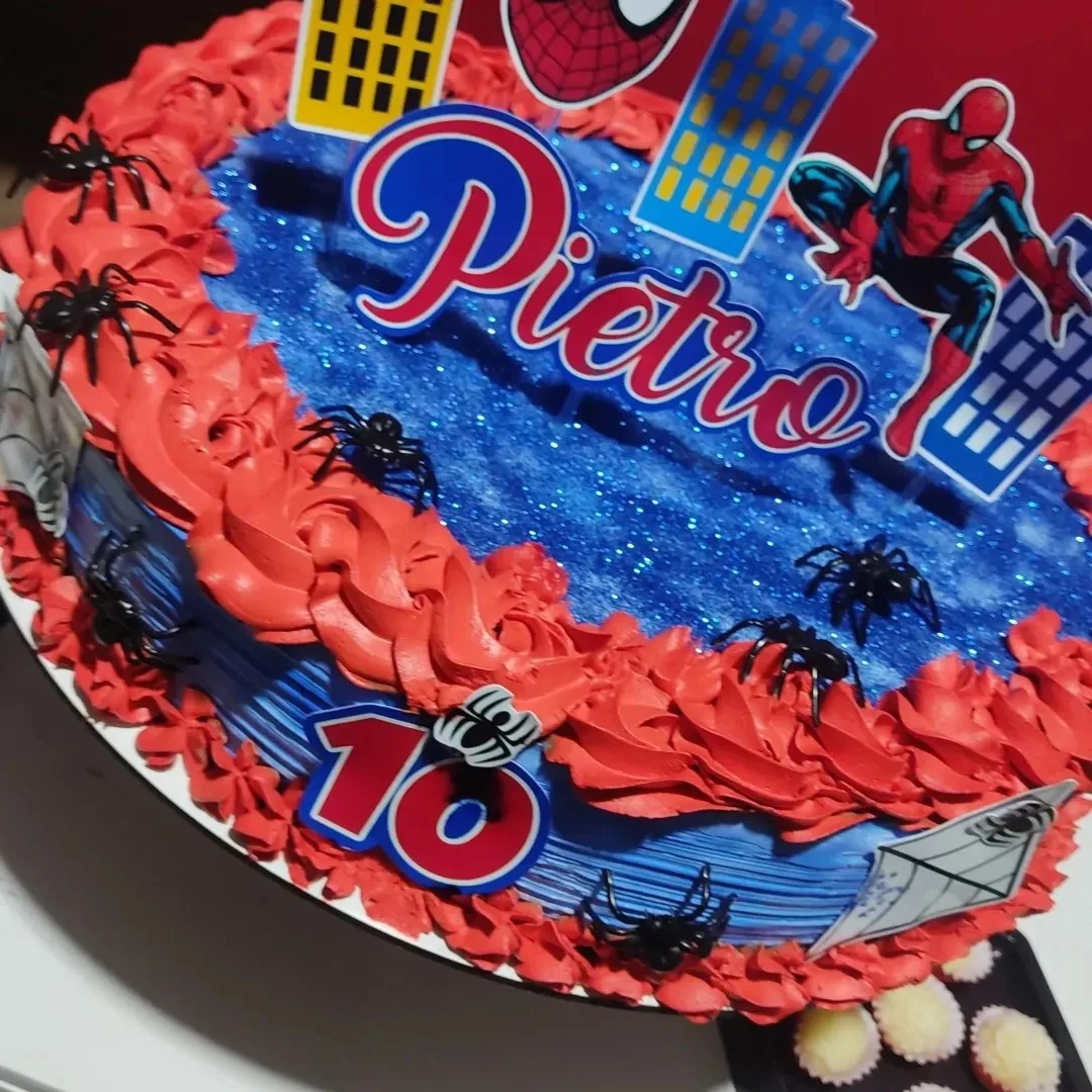 Bolo temático infantil — publicação de Doces Divinos Confeitaria